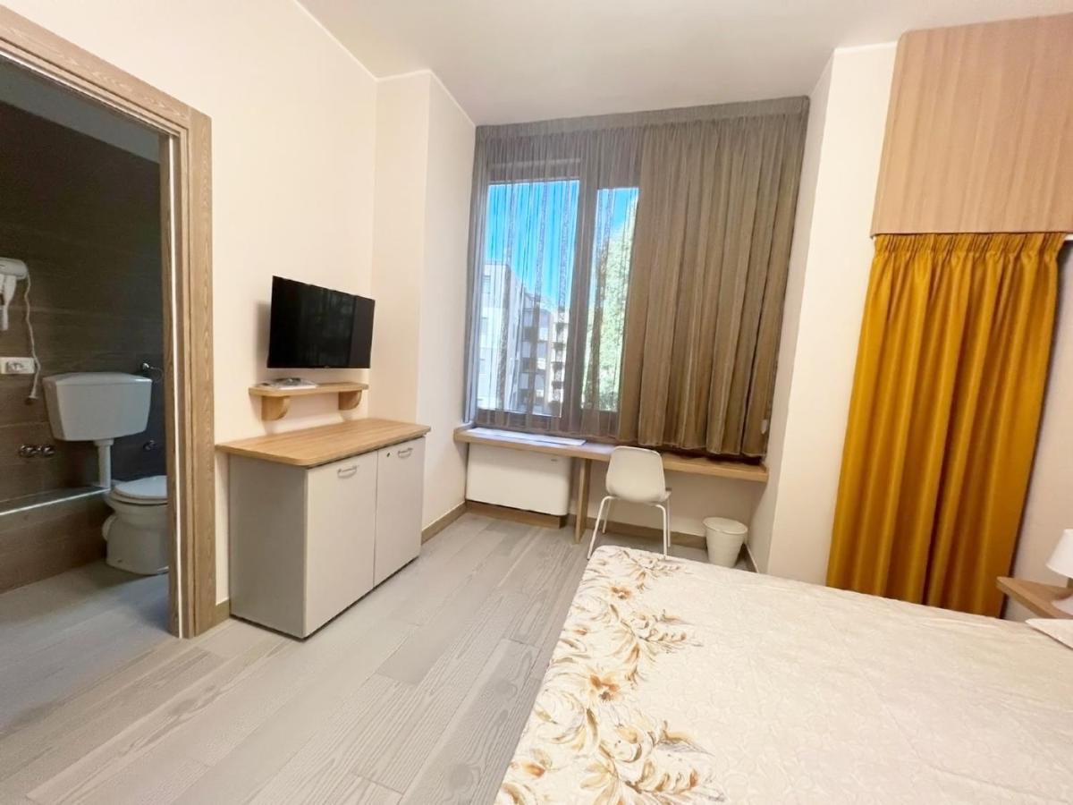 Sissi Comfort Rooms Foresteria Lombarda Monza Exterior foto