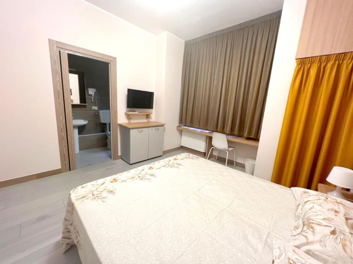 Sissi Comfort Rooms Foresteria Lombarda Monza Exterior foto