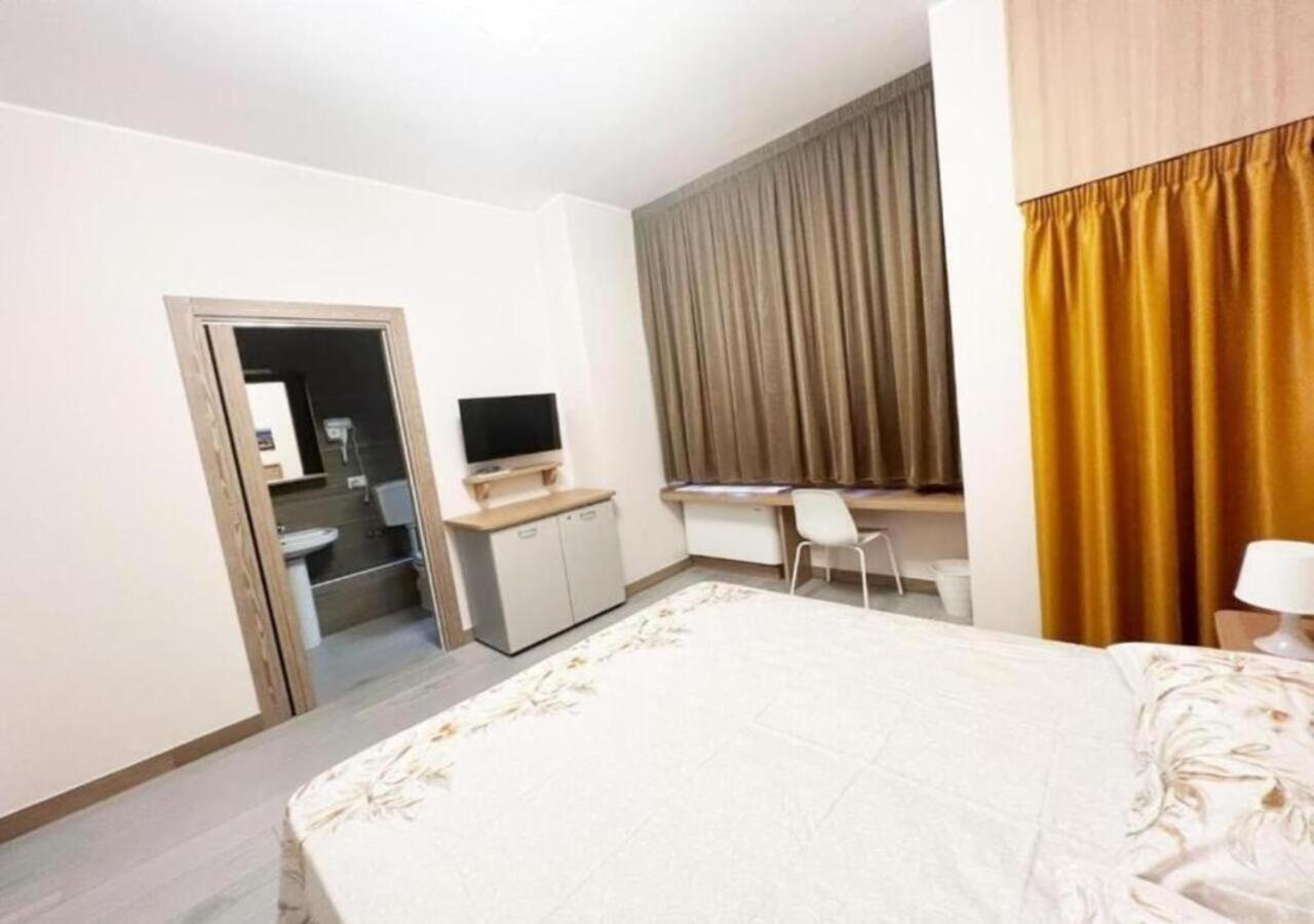 Sissi Comfort Rooms Foresteria Lombarda Monza Exterior foto